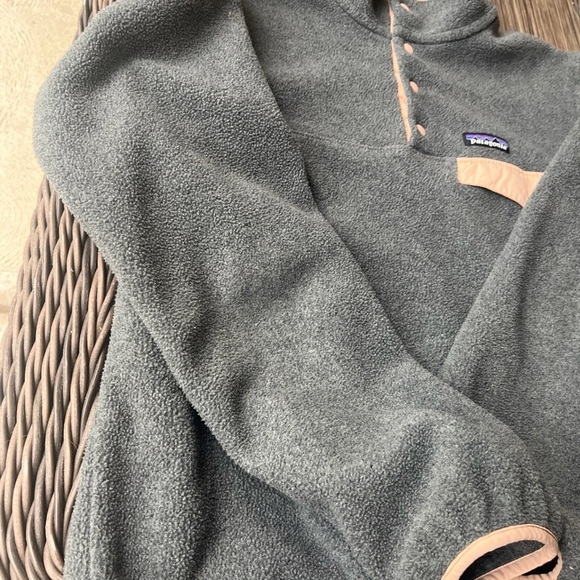 Sold!! Patagonia Men's Turtleneck Sweater in Gray and Tan - Picture 3 of 7